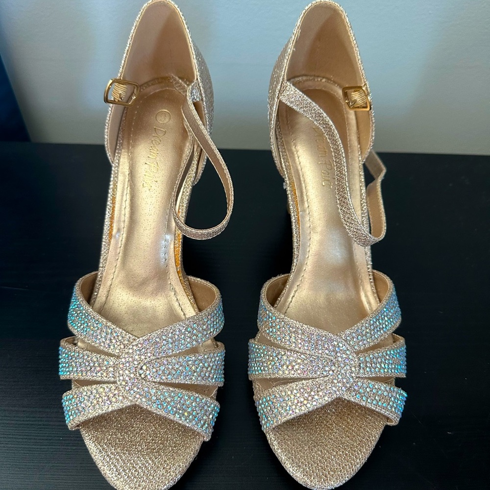 Dream Pairs Gold Glitter Strappy Pumps, Size 9